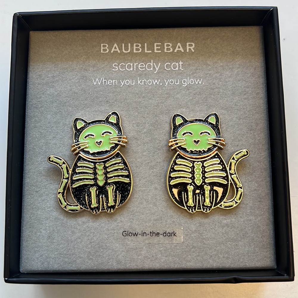 NIB BaubleBar scaredy cat When you know, you glow. Glow-in-the-dark cat earrings